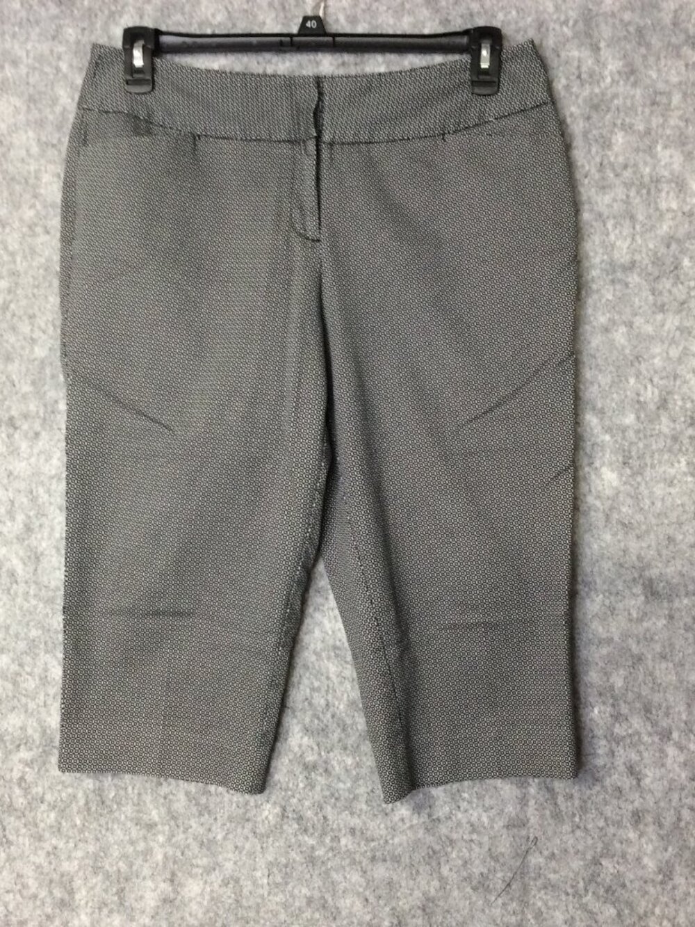 Worthington Stretch Capri Pants Size 10 Black White Print Pockets